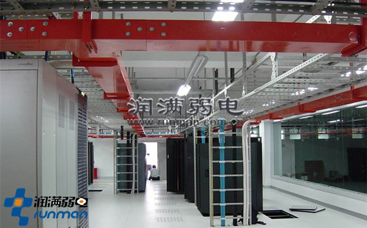  塔式UPS主機及電池組