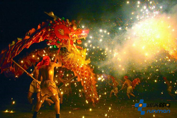 元宵節(jié)習(xí)俗耍龍燈